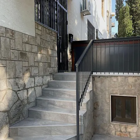 Santic Apartment *